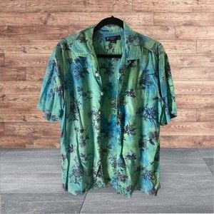 Vintage Cremieux Short Sleeve Summer Blue Shirt Sz. Medium EUC